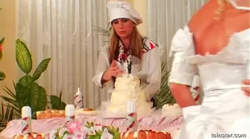 Wedding Cake Catfight Screencap 16 on sinx.preview.netperv.com