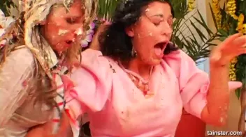 Wedding Cake Catfight Screencap 52 on sinx.preview.netperv.com