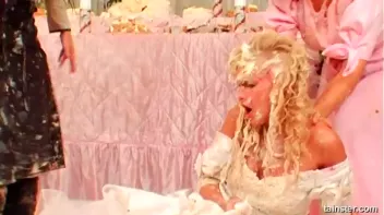 Wedding Cake Catfight Screencap 60 on sinx.preview.netperv.com