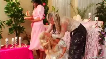 Wedding Cake Catfight Screencap 72 on sinx.preview.netperv.com