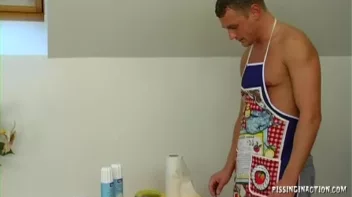 Getting Wet And Piss Messy Screencap 5 on sinx.preview.netperv.com