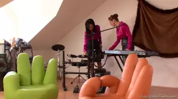 Nessa And The Pissettes Screencap 2 on sinx.preview.netperv.com