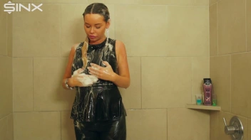 Wet Look Eurobabe Lathers Her Hair Screencap 41 on sinx.preview.netperv.com