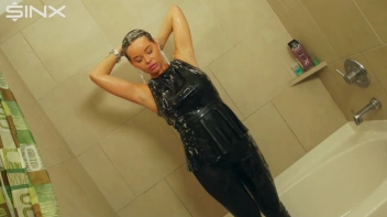 Wet Look Eurobabe Lathers Her Hair Screencap 46 on sinx.preview.netperv.com