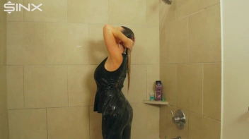 Wet Look Eurobabe Lathers Her Hair Screencap 67 on sinx.preview.netperv.com