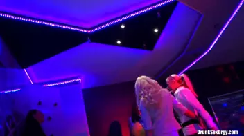 International Summer Lovin' Part 1 - Shower Cam Screencap 25 on sinx.preview.netperv.com