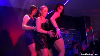 International Summer Lovin' Part 1 - Shower Cam Screencap 75 on sinx.preview.netperv.com