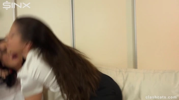 Gorgeous Girls Catfight Over Guy Screencap 17 on sinx.preview.netperv.com