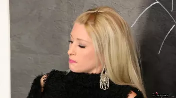 Uma’s curiosity leads to a cum bath Screencap 8 on sinx.preview.netperv.com