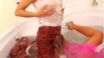 Sensual Shampoo In The Bath Screencap 85 on sinx.preview.netperv.com