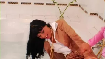 Sensual Shampoo In The Bath Screencap 18 on sinx.preview.netperv.com