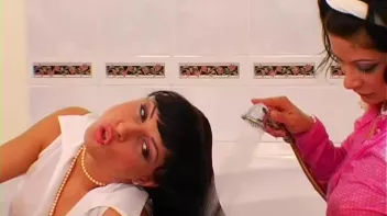 Sensual Shampoo In The Bath Screencap 47 on sinx.preview.netperv.com