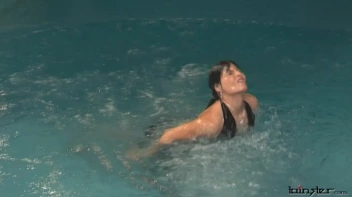 Eurobabe Wetlook Fantasy-Fight! Screencap 2 on sinx.preview.netperv.com