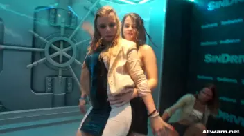 Looking Fine For Shower Time Screencap 15 on sinx.preview.netperv.com