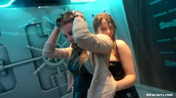 Looking Fine For Shower Time Screencap 25 on sinx.preview.netperv.com