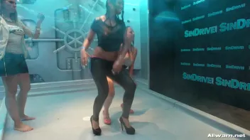 Looking Fine For Shower Time Screencap 42 on sinx.preview.netperv.com