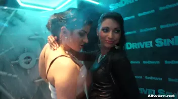 Looking Fine For Shower Time Screencap 6 on sinx.preview.netperv.com