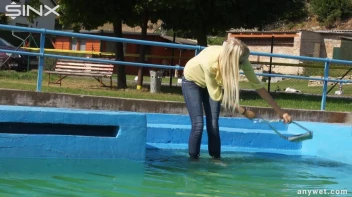 Sexy Blonde Swims And Splashes In Outdoor Pool Screencap 3 on sinx.preview.netperv.com