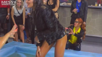 Messy Wrestling: Fuck Your French Braids And Face The Oily Rip And Smackdown! Cutie Vs. Beauty!!! Screencap 13 on sinx.preview.netperv.com