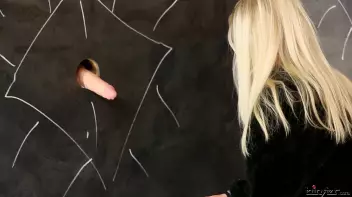 Uma’s curiosity leads to a cum bath Screencap 17 on sinx.preview.netperv.com