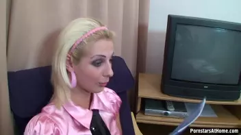 A Lesson In English And Anal Gaping Screencap 1 on sinx.preview.netperv.com