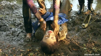Naughty Thief Gets Into Muddy Catfight With Police Woman Screencap 84 on sinx.preview.netperv.com