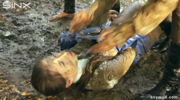Naughty Thief Gets Into Muddy Catfight With Police Woman Screencap 88 on sinx.preview.netperv.com
