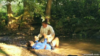 Naughty Thief Gets Into Muddy Catfight With Police Woman Screencap 25 on sinx.preview.netperv.com