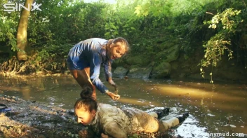 Naughty Thief Gets Into Muddy Catfight With Police Woman Screencap 54 on sinx.preview.netperv.com