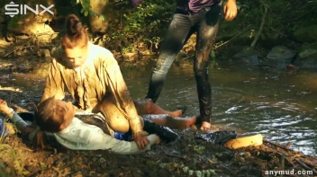 Naughty Thief Gets Into Muddy Catfight With Police Woman Screencap 63 on sinx.preview.netperv.com