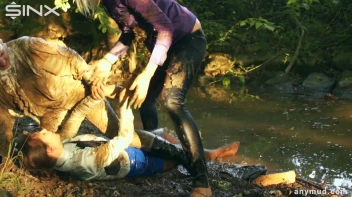 Naughty Thief Gets Into Muddy Catfight With Police Woman Screencap 64 on sinx.preview.netperv.com