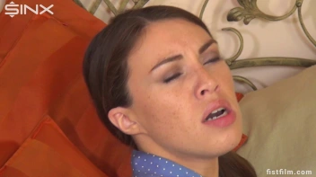 Fisting Herself Until She's Satisfied Screencap 36 on sinx.preview.netperv.com