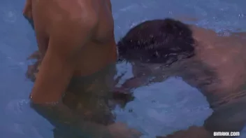 Bisex Threeway at the Pool Screencap 23 on sinx.preview.netperv.com