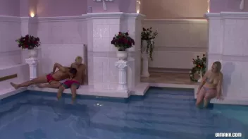 Bisex Threeway at the Pool Screencap 3 on sinx.preview.netperv.com