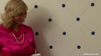 Lady Love In The Tub Screencap 29 on sinx.preview.netperv.com