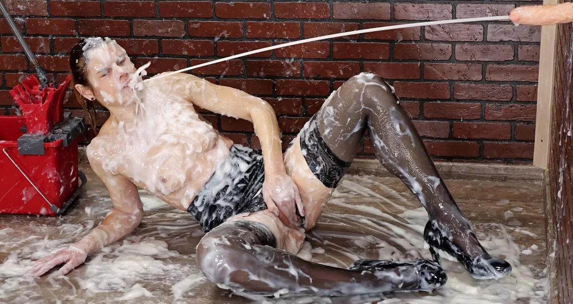 Jessica Bell knows her place on sinx.preview.netperv.com