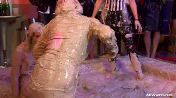 Mud Wrestling Freaks Screencap 33 on sinx.preview.netperv.com