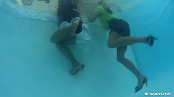 Sexy Pool Bunnies Wet And Messy Fun Screencap 40 on sinx.preview.netperv.com