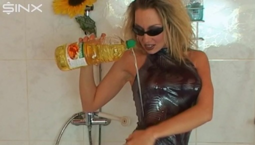 Latest deal - Wet And Messy Oil Play For Hot Blonde