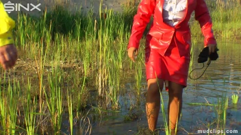 Mud Wrestling Cuties Water War Screencap 28 on sinx.preview.netperv.com