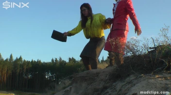 Mud Wrestling Cuties Water War Screencap 41 on sinx.preview.netperv.com