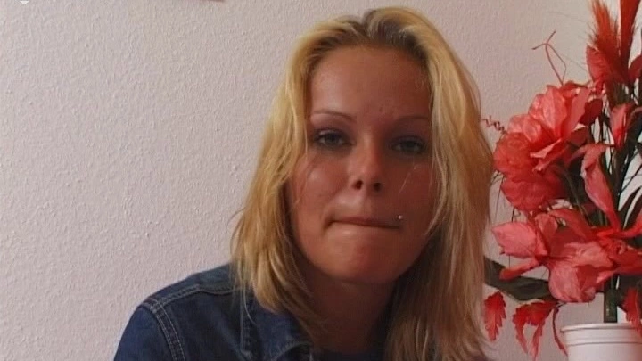 Die junge Blondine liebt es hart on sinx.preview.netperv.com
