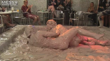 Muddy Wrestling: Jean Dreams Lola vs. Jesica Screencap 58 on sinx.preview.netperv.com