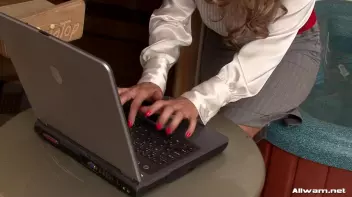 This Tub Is Fit For a Queen! Screencap 27 on sinx.preview.netperv.com