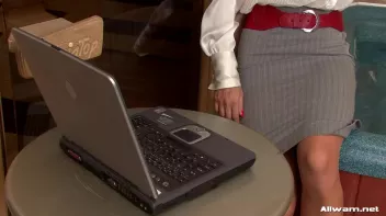 This Tub Is Fit For a Queen! Screencap 32 on sinx.preview.netperv.com