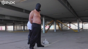 Im Parkhaus die Nippel genadelt Screencap 14 on sinx.preview.netperv.com