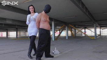 Im Parkhaus die Nippel genadelt Screencap 22 on sinx.preview.netperv.com