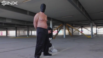 Im Parkhaus die Nippel genadelt Screencap 35 on sinx.preview.netperv.com