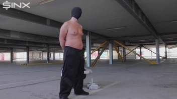 Im Parkhaus die Nippel genadelt Screencap 39 on sinx.preview.netperv.com