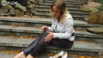 Blonde Babe Paints Her Nails Screencap 23 on sinx.preview.netperv.com